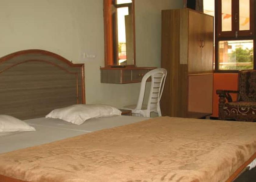 Madhya Pradesh Khajuraho bedroom